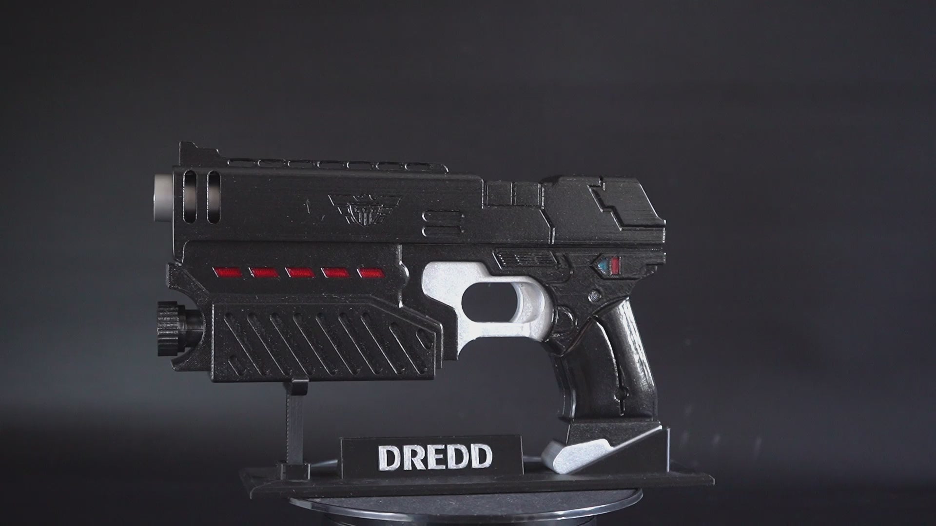 Judge Dredd Lawgiver cosplay