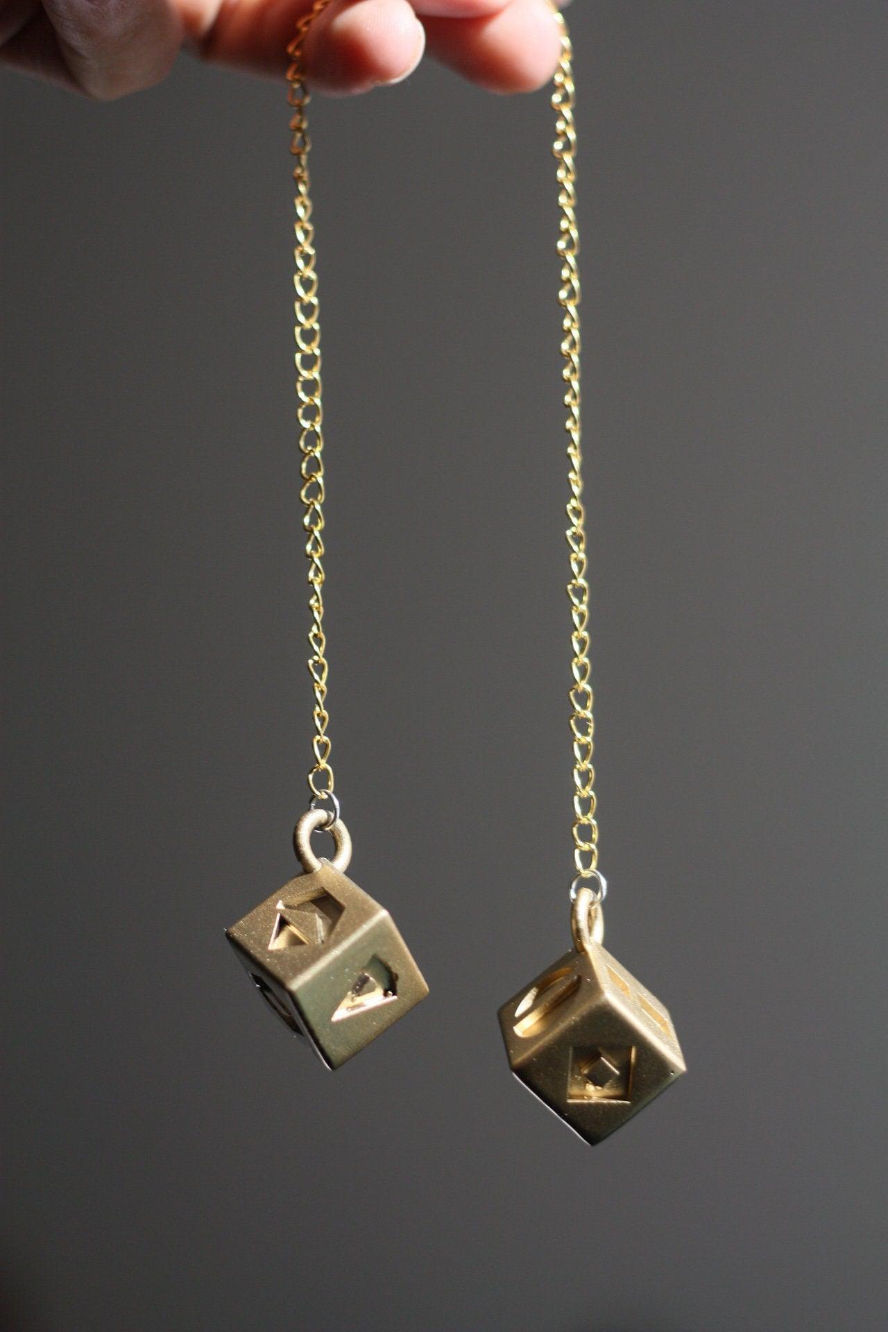 Pair of Han Solo’s golden lucky dice replica on gold chains for Star Wars cosplay accessory