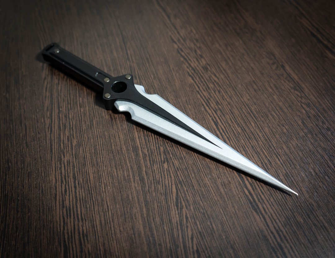 Persona 5 Joker's Dagger cosplay