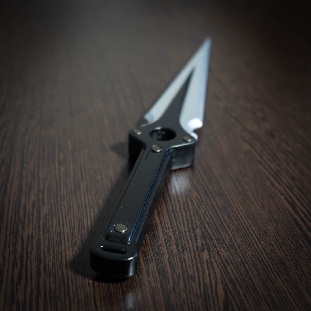 Persona 5 Joker's Dagger cosplay