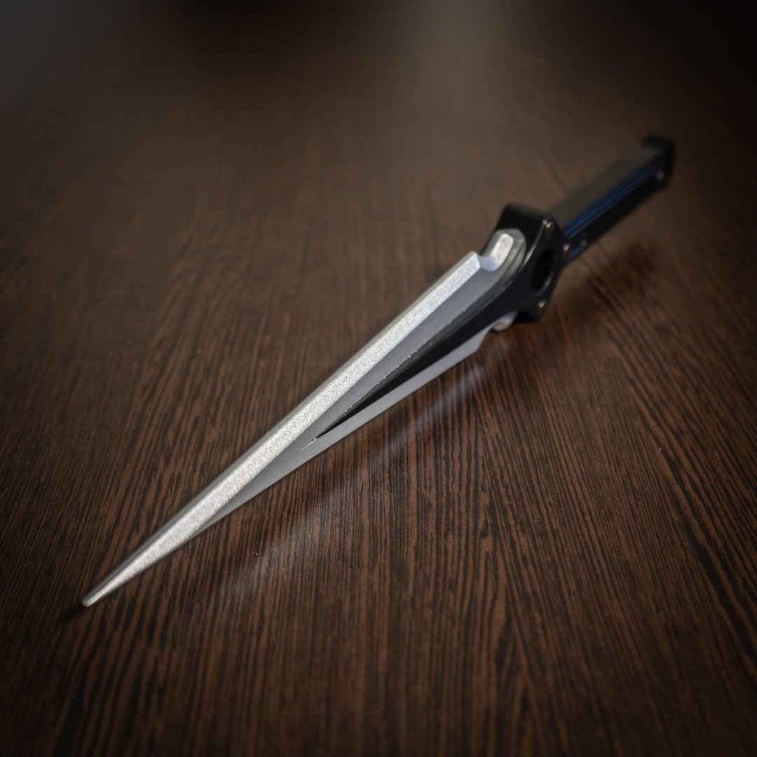 Persona 5 Joker's Dagger cosplay