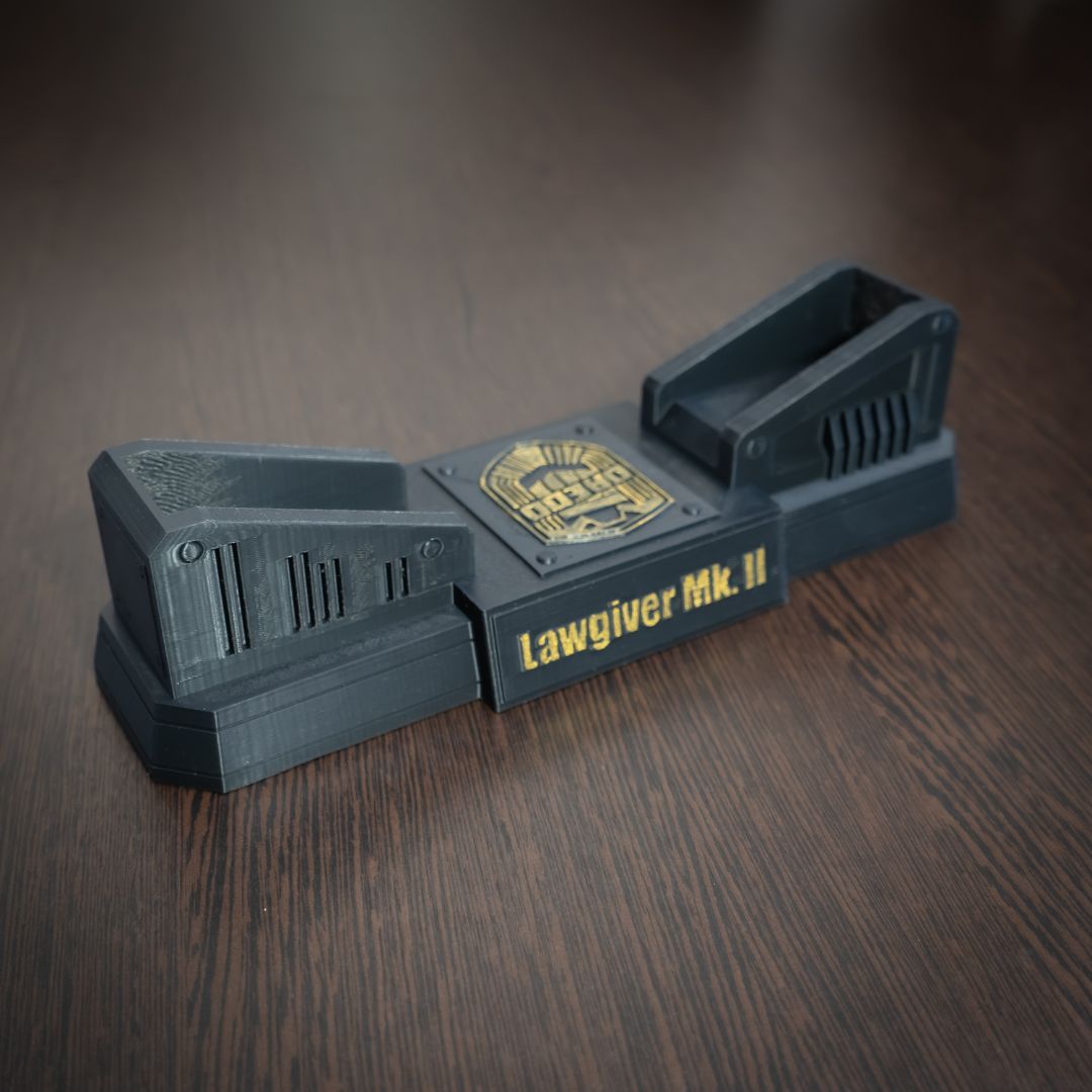 Judge Dredd cosplay gun prop