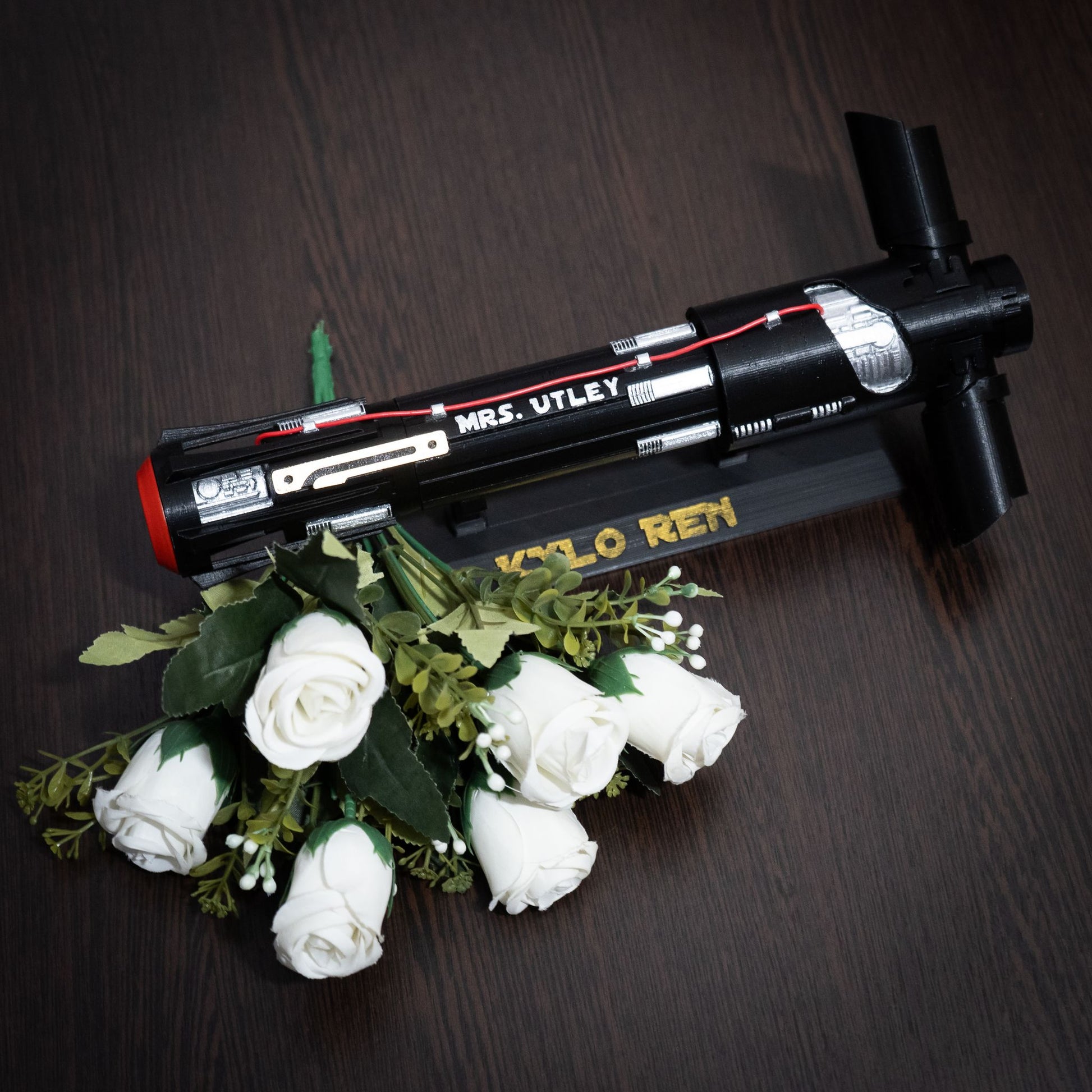 Kylo Ren Lightsaber Bouquet Holder 2