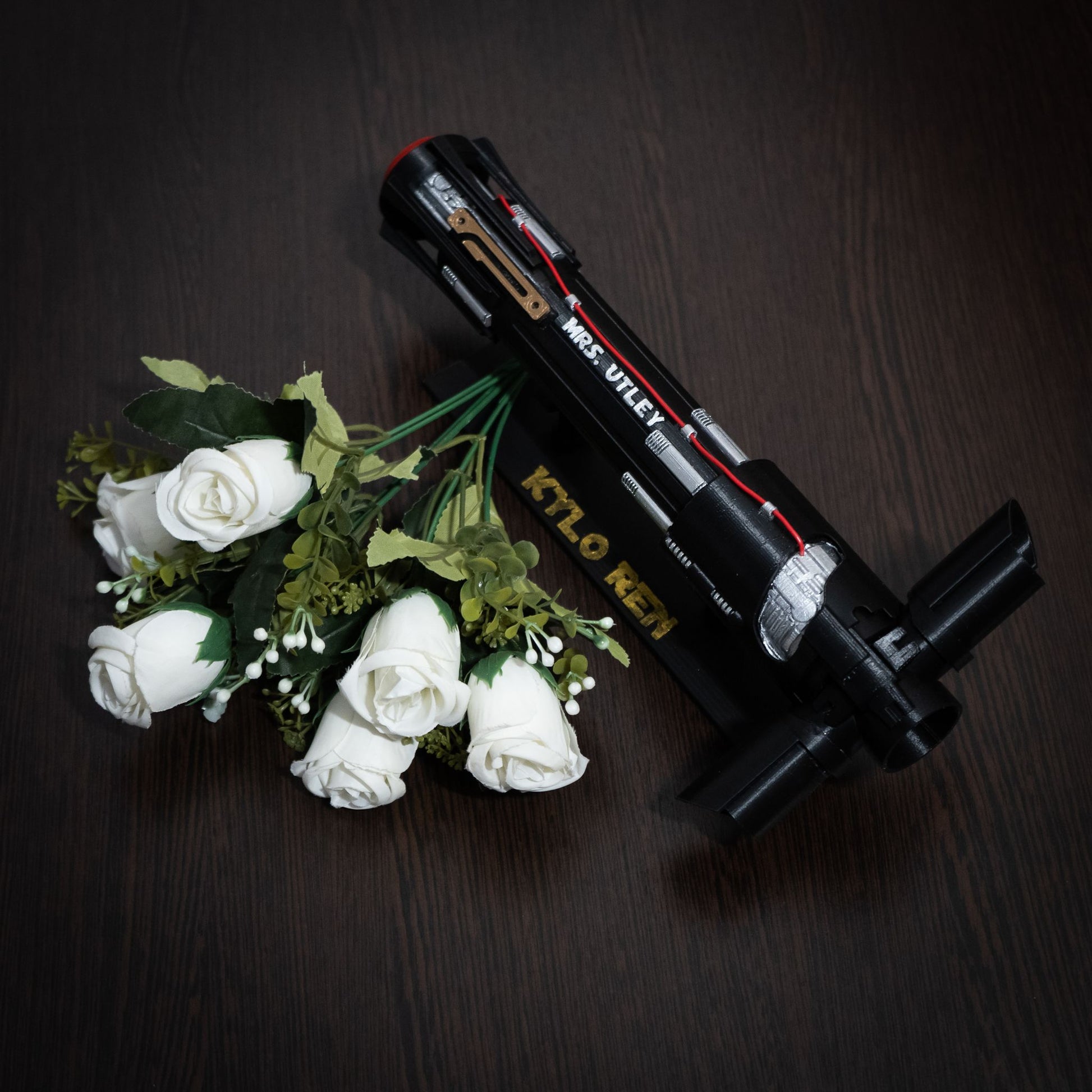 Kylo Ren Lightsaber Bouquet Holder 3