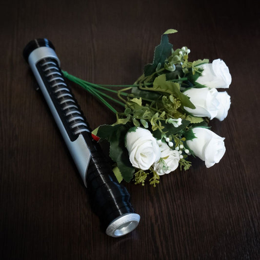 Qui-Gon-Jinns-lightsaber-Bouquet-Holder-star-wars-wedding-