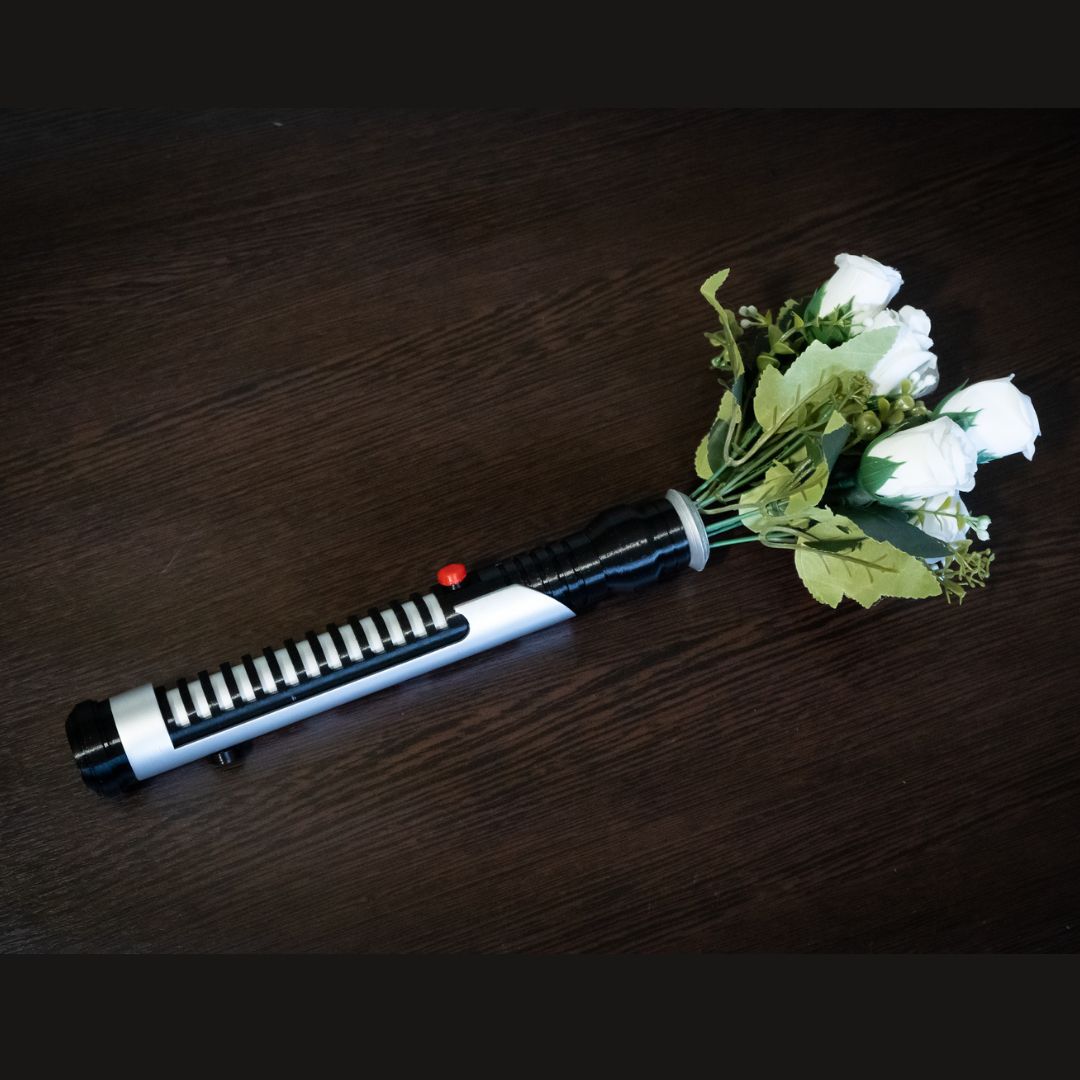 Qui-Gon-Jinns-lightsaber-Bouquet-Holder-star-wars-wedding-