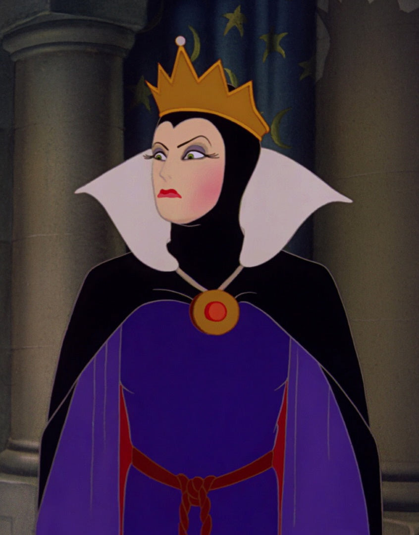 Evil Queen costume: Crown and Brooch | Grimhilde