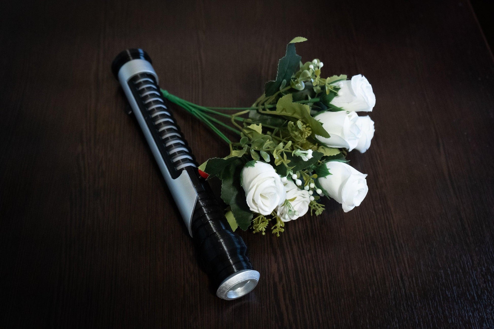 Qui-Gon Jinn's lightsaber Bouquet Holder |  star wars wedding - 3DPrintProps